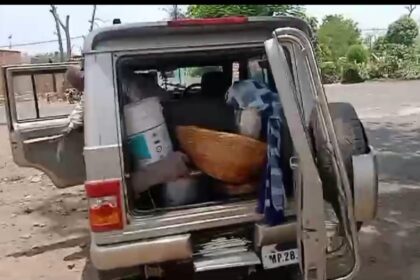 MP News: तेरहंवी भोज खाने से समाज के लोगों ने किया इंकार, पीड़ित परिवार के लोग बोलोरो से खाना लेकर पहुंचे चौकी