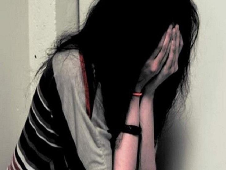CG CRIME NEWS : 16 साल की लड़की से दुष्कर्म, शादी का झांसा देकर बुझाता रहा हवस, आरोपी की तलाश जारी 