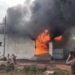 RAIPURB REAKING : राजधानी के गुढ़ियारी में बड़ा हादसा, गद्दे की दुकान में भीषण आग लगने से दो महिलाओं की मौत, आसमान में छाया काला धुंए का गुबार, देखें वीडियो 
