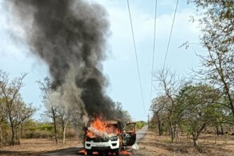 Burning Car Video : चलती स्कार्पियो में लगी आग, चालक ने कूदकर बचाई जान, देखें VIDEO  