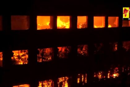 BREAKING : कपड़ा फैक्ट्री में लगी भीषण आग, इलाके में अफरा-तफरी का मौहाल, देखें वीडियो 
