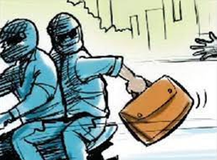 Chhattisgarh Crime Breaking : बिलासपुर से बड़ी खबर.. लाखों के आभूषण से भरे बैग ले उड़े बाइक सवार बदमाश, जांच में जुटी पुलिस 