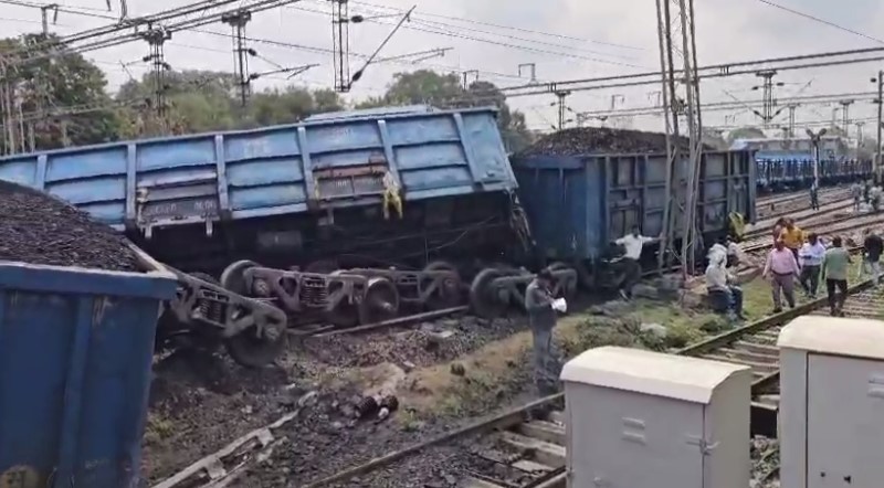 Shahdol Accident Breaking : पटरी से उतरी मालगाड़ी, छत्तीसगढ़ से कोयला भरकर राजस्थान जा रही थी
