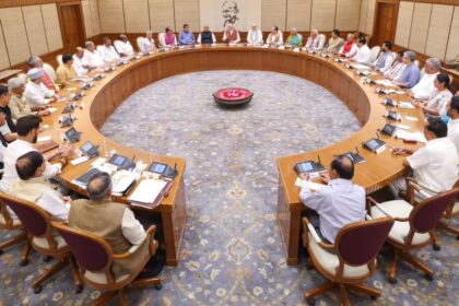 Modi Cabinet Live : मोदी कैबिनेट की पहली बैठक शुरू, कुछ देर में 72 मंत्रियों के मंत्रालय का होगा आवंटन