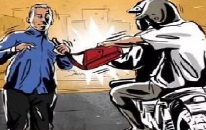 RAIPUR CRIME : कारोबारी से 7 लाख की उठाईगिरी, लाखों से भरे बैग ले उड़े बाइक सवार बदमाश