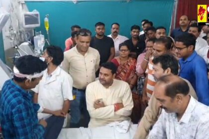 Raigarh News : MLA उमेश पटेल ने अस्पताल पहुंचकर जाना पत्रकार सत्यजीत का कुशलक्षेम, पुलिस प्रशासन से की निष्पक्ष जांच की मांग