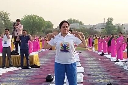 International Yoga Day: मथुरा में योग के प्रति दिखा उत्साह, स्वस्थ रहने का दिया संदेश