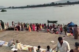 Ganga Dussehra 2024: गंगा दशहरा पर हजारों श्रद्धालुओं ने मां नर्मदा में लगाई आस्था की डुबकी