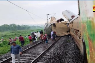 BIG BREAKING: पश्चिम बंगाल में भयंकर ट्रेन हादसा, रेलवे ने जारी किए हेल्पलाइन नंबर, राष्ट्रपति मुर्मू ने जताया दु:ख