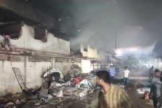 CG NEWS : एबीस फैक्ट्री के गोदाम में लगी भीषण आग, करोड़ों का सामान जलकर खाक 