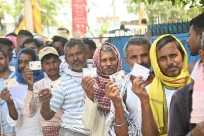 Lok Sabha Elections 2024 : अंतिम चरण की वोटिंग जारी, 1 बजे तक 40% हुए मतदान, गर्मी की वजह से एक बुजुर्ग की मौत 