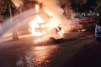 CG VIDEO : जिला अस्पताल में खड़ी एंबुलेंस में लगी भीषण आग, मची अफरा तफरी 