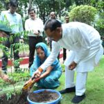 World Environment Day : मुख्यमंत्री साय ने सपरिवार अपने निवास परिसर में रोपा नीम, रुद्राक्ष और चीकू का पौधा