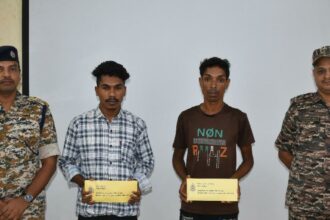 Two Naxalites surrendered in CG :  बीजापुर में दो माओवादियों नें किया सरेंडर, कई नक्सल घटनाओं में थे शामिल 