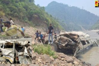 Rudraprayag Accident : नदी में गिरा 26 यात्रियों को लेकर जा रहा टेंपो ट्रैवलर, 12 लोगों की मौत, कई घायल, मची चीख पुकार 