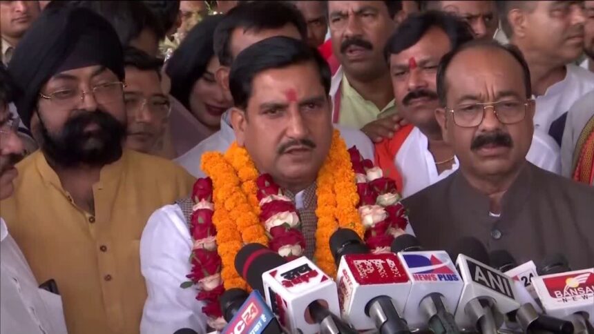 CG NEWS : मंत्री बनने के बाद पहली बार रायपुर पहुंचे तोखन साहू, भाजपा कार्यकर्ताओं ने किया भव्य स्वागत 