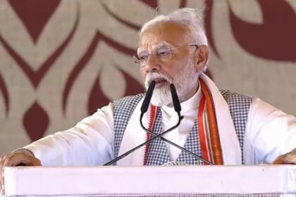 PM MODI LIVE : पीएम मोदी का वाराणसी में सम्बोधन शुरू, कहा - काशी के लोगों की वजह से में धन्य हो गया, मां गंगा ने मुझे गोद ले लिया