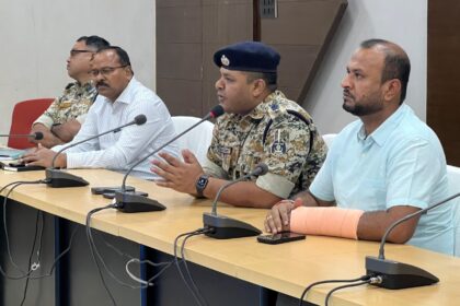 CG NEWS : कलेक्टर विजय दयाराम ने कानून एवं सुरक्षा व्यवस्था को लेकर ली बैठक, अग्रिम तैयारी के साथ परिस्थिति अनुसार कार्यवाही करने के दिए निर्देश 