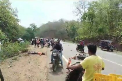 CG ACCIDENT NEWS : तेज रफ्तार का कहर : बाइक और कार में जोरदार भिड़ंत से एक युवक की मौत, दूसरे की हालत गंभीर 