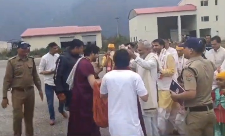 Uttarakhand News : पंडित धीरेंद्र शास्त्री पहुंचे उत्तरकाशी, संत गोपालमणि ने किया जोरदार स्वागत 