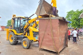 Bulldozer Action : अतिक्रमण पर चला प्रशासन का बुलडोज़र, रसूखदारों द्वारा अतिक्रमण पर भी होगी कार्यवाही??