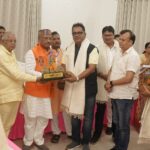 CG News: मुख्यमंत्री साय ने तिल्दा की शिवमहापुराण सेवा समिती को शॉल, श्रीफल देकर किया सम्मानित