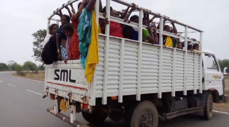 Janjgir-Champa News : ग्रैंड न्यूज़ की अनोखी पहल से यातायात नियमों के उलंघन करने वाले मिनी ट्रक पर हुई कार्रवाई
