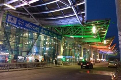 Indore News : इंदौर सहित देश के 50 एयरपोर्ट को मिली बम से उड़ाने की धमकी, मचा हड़कंप 