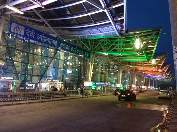 Indore News : इंदौर सहित देश के 50 एयरपोर्ट को मिली बम से उड़ाने की धमकी, मचा हड़कंप 