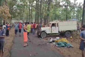 CG BIG ACCIDENT : तेज रफ्तार पिकअप डिवाइडर से टकराकर पलटी, 40 लोग थे सवार, बच्चे समेत कई घायल, मची चीख पुकार 