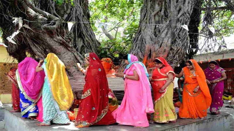 Vat Savitri 2024: पति की लंबी आयु की कामना, सुहागिनें करेंगी वट सावित्री पूजा