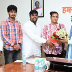 Chhattisgarh : मुख्यमंत्री साय से पर्वतारोही निशु सिंह ने की सौजन्य मुलाकात, माउंट एवरेस्ट के 26200 फिट पर फहरा चुकी है तिरंगा