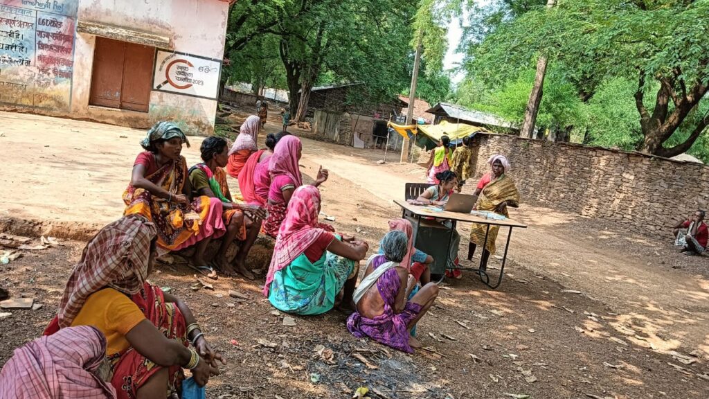 Chhattisgarh : बस्तर अंचल में तेंदूपत्ता को हरा सोना माना जाता है, जो वनांचल के संग्राहकों की अतिरिक्त आय का मुख्य जरिया है। गर्मी के दिनों में जब ग्रामीणों के पास न तो खेतों में काम हो