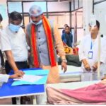 Chhattisgarh : मलेरिया से दो छात्राओं की मौत के बाद बीजापुर पहुंचे स्वास्थ्य मंत्री, छात्रों का जाना हालचाल