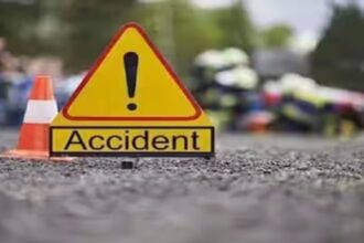 CG ACCIDENT : तेज रफ्तार ट्रक ने बाइक सवारों को रौंद, दो की मौत, एक की हालत गंभीर