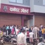 Chhattisgarh Crime : नकाबपोश बदमाशों ने ज्वेलरी शॉप को बनाया निशाना, जेवरात समेत 40 लाख का माल ले उड़ें 