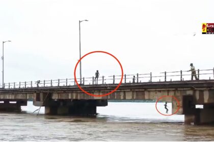 CG Breaking: जान जोखिम में डालकर लबालब पुल से बच्चे लगा रहे हैं छलांग, कभी भी हो सकता है बड़ा हादसा