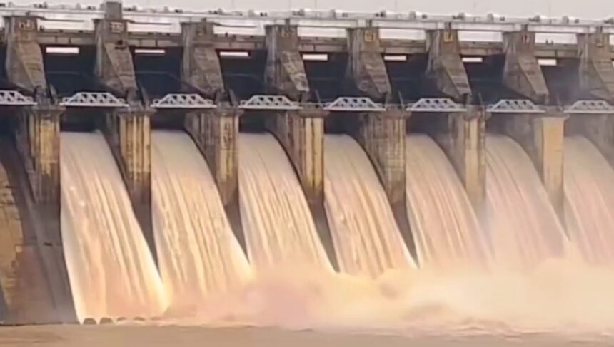 Ragi Dam: रगी बांध के खुले सात गेट, 10 फीट तक बढ़ा नर्मदा नदी का जल स्तर