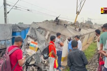 BIG BREKING: चक्रधरपुर में बड़ा रेल हादसा, हावड़ा-मुंबई मेल के 18 कोच पटरी से उतरे, 2 की मौत और कई घायल