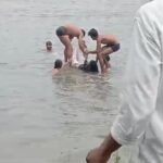 BIG News: नर्मदा नदी में डूबने से एक ही परिवार के तीन लोगों की मौत, गोताखोरों ने बाहर निकाला शव