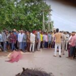 RAIPUR ACCIDENT BREAKING : ट्रक की टक्कर से बाइक सवार माँ - बेटी की मौके पर दर्दनाक मौत, आक्रोशित ग्रामीणों ने किया चक्काजाम   