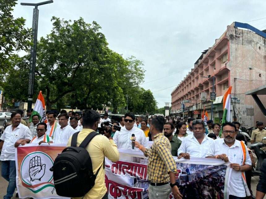 RAIPUR NEWS : शारदा चौक-तात्यापारा सड़क चौड़ीकरण को लेकर सड़क पर उतरे महापौर ढेबर, सभापति प्रमोद दुबे और कांग्रेस पार्षद दल