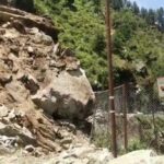 BIG BREAKING : जोशीमठ के पास पहाड़ का एक हिस्सा टूटने से हाईवे बंद, दोनों ओर लगा लंबा जाम, देखें वीडियो 