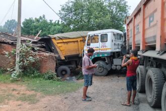 Chhattisgarh : तेज रफ्तार अनियंत्रित ट्रेलर घर में घुसी, सो रहे लोग बाल-बाल बचे 