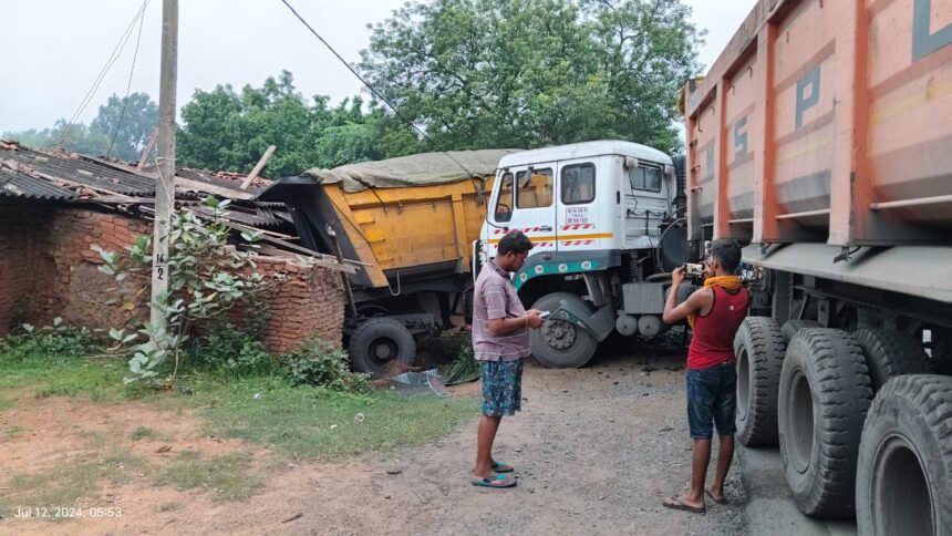 Chhattisgarh : तेज रफ्तार अनियंत्रित ट्रेलर घर में घुसी, सो रहे लोग बाल-बाल बचे 