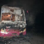 CG News: टायर फटने से बस में लगी भीषण आग, वाहन जलकर राख देखें वीडियो