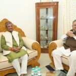CG NEWS : मुख्यमंत्री विष्णु देव साय ने विधानसभा अध्यक्ष डॉ. रमन सिंह से उनके निवास में की सौजन्य मुलाकात