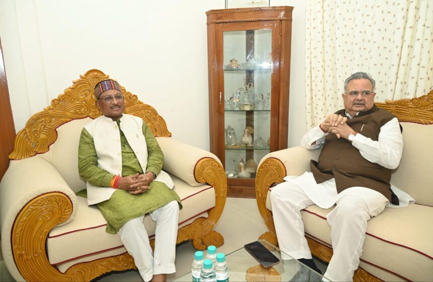 CG NEWS : मुख्यमंत्री विष्णु देव साय ने विधानसभा अध्यक्ष डॉ. रमन सिंह से उनके निवास में की सौजन्य मुलाकात