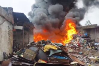Chhattisgarh : कबाड़ दुकान में लगी भीषण आग, लाखों का हुआ नुकसान 