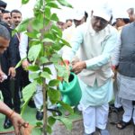 CG NEWS : 'एक पेड़ मां के नाम' अभियान के तहत विधानसभा आवासीय परिसर में वृक्षारोपण कार्यक्रम का आयोजन, मुख्यमंत्री विष्णु देव साय ने लगाया बेल का पौधा